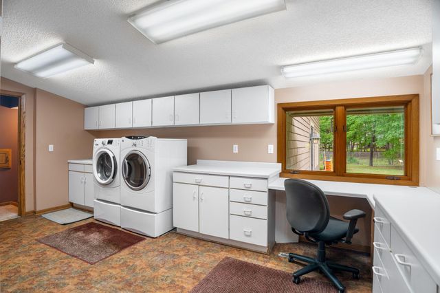 2150 Crestview Drive, Chanhassen, MN 55331