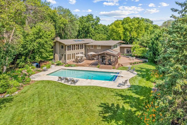 2150 Crestview Drive, Chanhassen, MN 55331