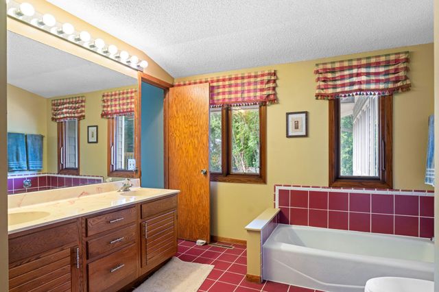 2150 Crestview Drive, Chanhassen, MN 55331
