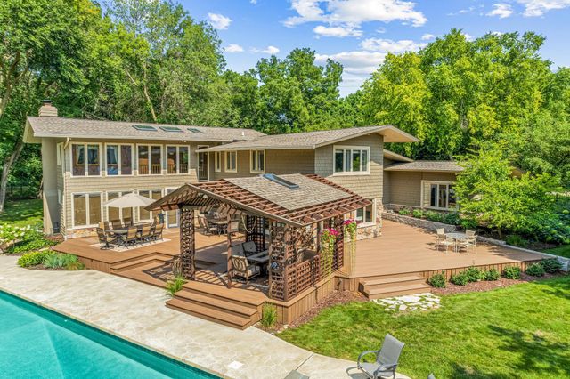 2150 Crestview Drive, Chanhassen, MN 55331