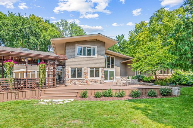2150 Crestview Drive, Chanhassen, MN 55331
