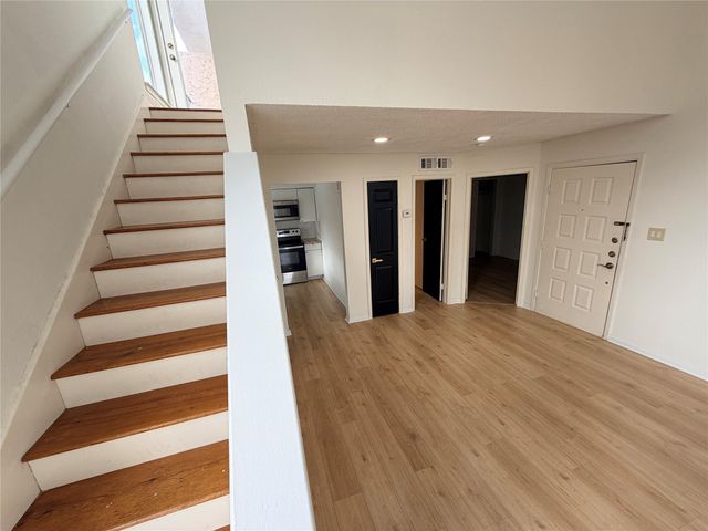 10855 Meadowglen Lane 622, Houston, TX 77042