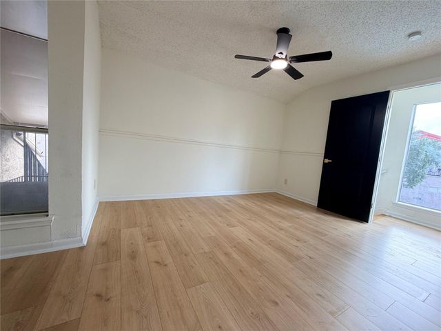 10855 Meadowglen Lane 622, Houston, TX 77042