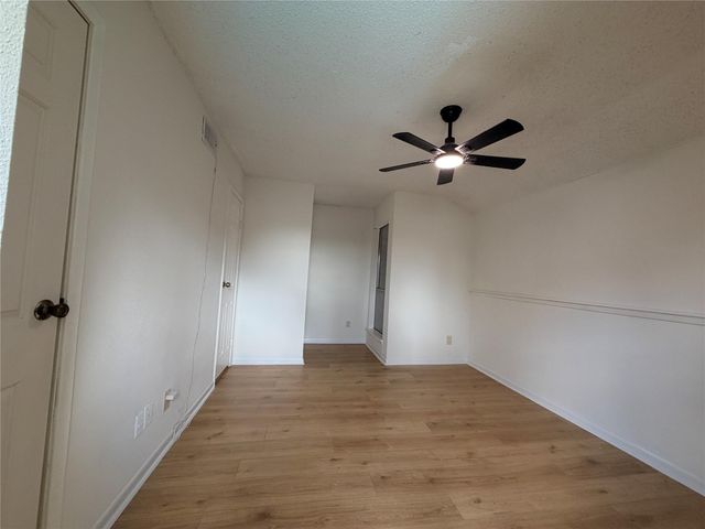 10855 Meadowglen Lane 622, Houston, TX 77042