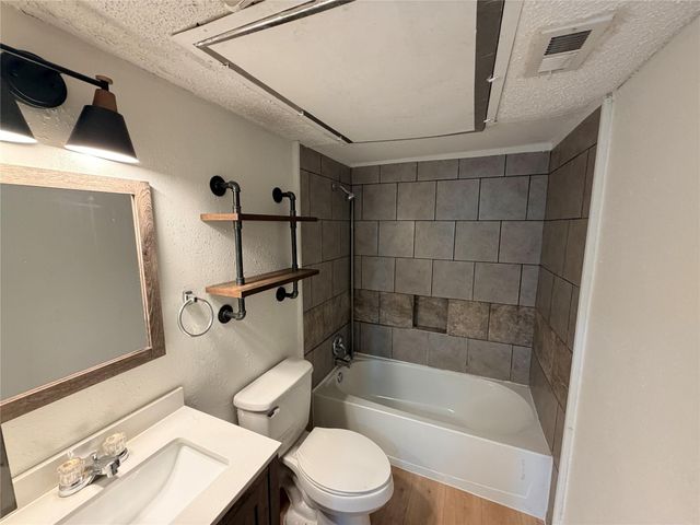 10855 Meadowglen Lane 622, Houston, TX 77042