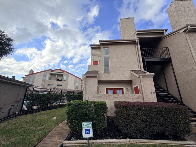 10855 Meadowglen Lane 622, Houston, TX 77042
