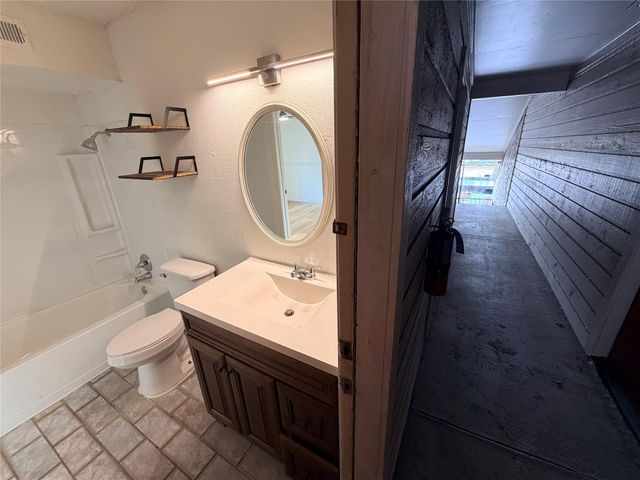 10855 Meadowglen Lane 622, Houston, TX 77042