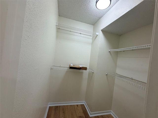 10855 Meadowglen Lane 622, Houston, TX 77042