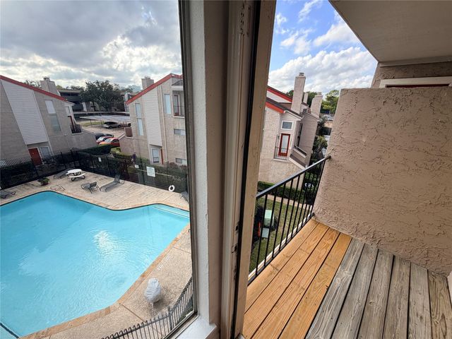 10855 Meadowglen Lane 622, Houston, TX 77042