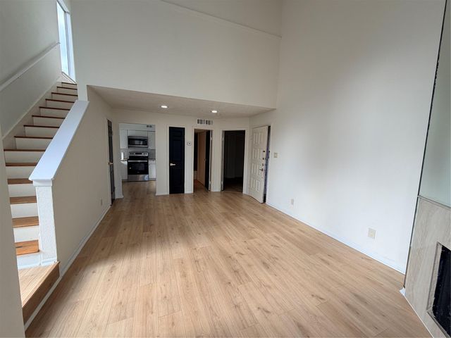 10855 Meadowglen Lane 622, Houston, TX 77042