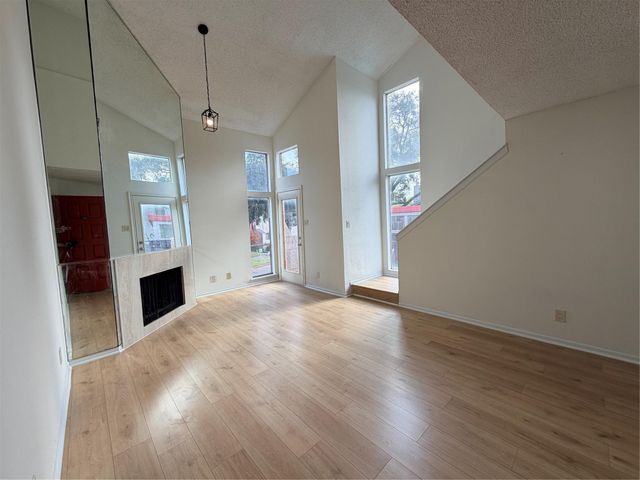 10855 Meadowglen Lane 622, Houston, TX 77042