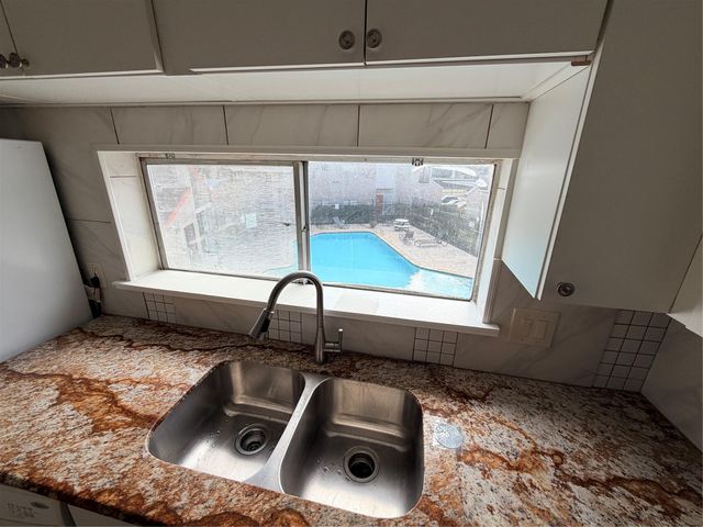 10855 Meadowglen Lane 622, Houston, TX 77042