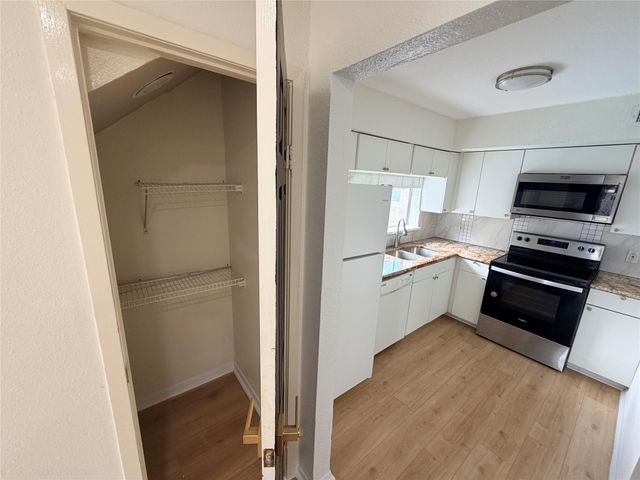 10855 Meadowglen Lane 622, Houston, TX 77042