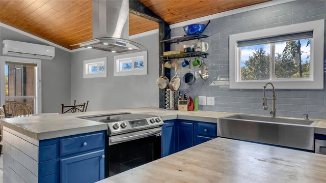 111 W Lakeshore DR, Sunrise Beach Village, TX 78643