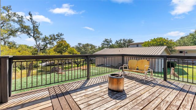 111 W Lakeshore DR, Sunrise Beach Village, TX 78643