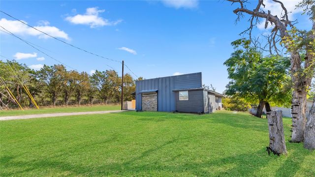 111 W Lakeshore DR, Sunrise Beach Village, TX 78643