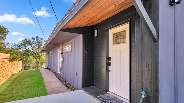 111 W Lakeshore DR, Sunrise Beach Village, TX 78643