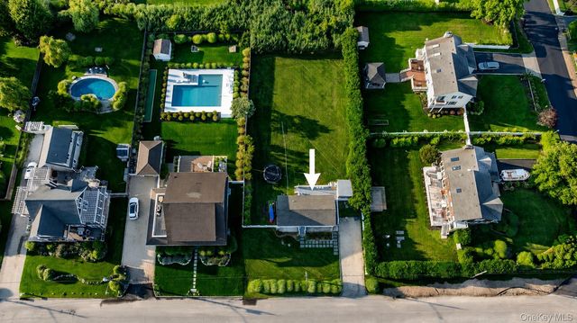 7 Laura Lee Drive, Center Moriches, NY 11934