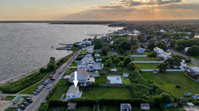 7 Laura Lee Drive, Center Moriches, NY 11934