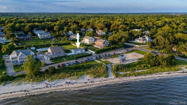 7 Laura Lee Drive, Center Moriches, NY 11934