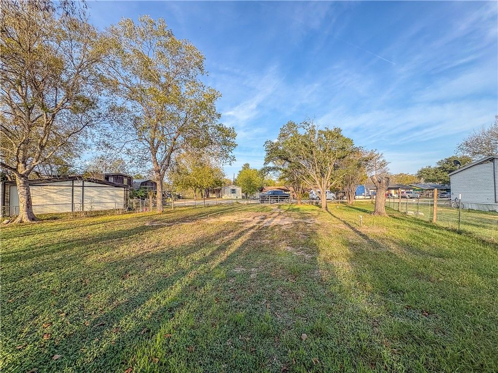 907 Westview, Caldwell, TX 77836 — exterior