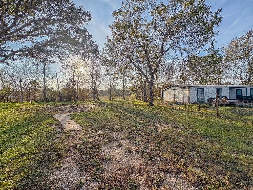 907 Westview, Caldwell, TX 77836 — photo 4