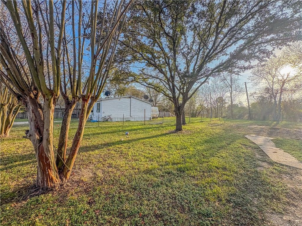 907 Westview, Caldwell, TX 77836 — photo 5