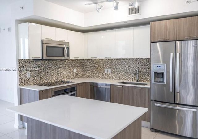 5252 NW 85th Ave 601, Doral, FL 33166