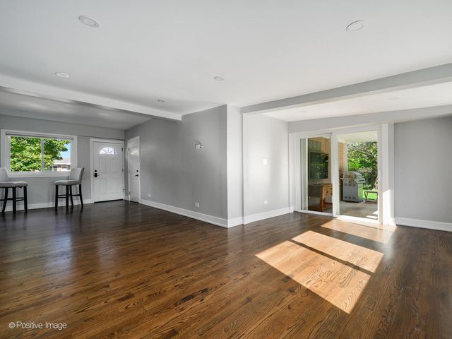 7225 N East Prairie Road, Lincolnwood, IL 60712