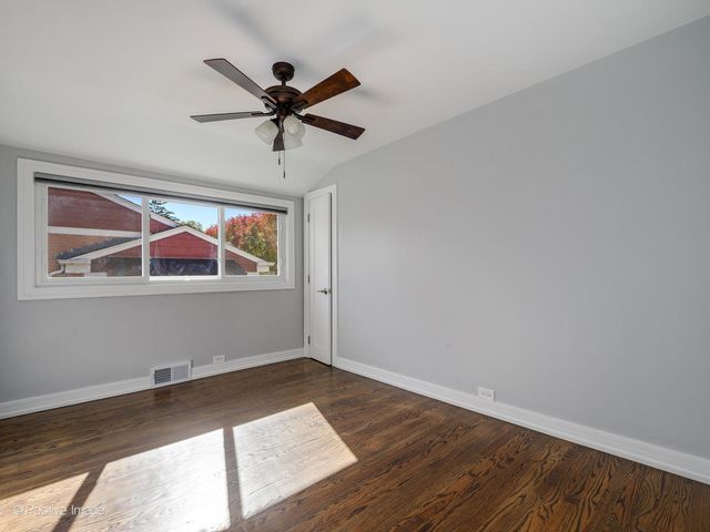 7225 N East Prairie Road, Lincolnwood, IL 60712