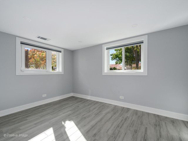 7225 N East Prairie Road, Lincolnwood, IL 60712