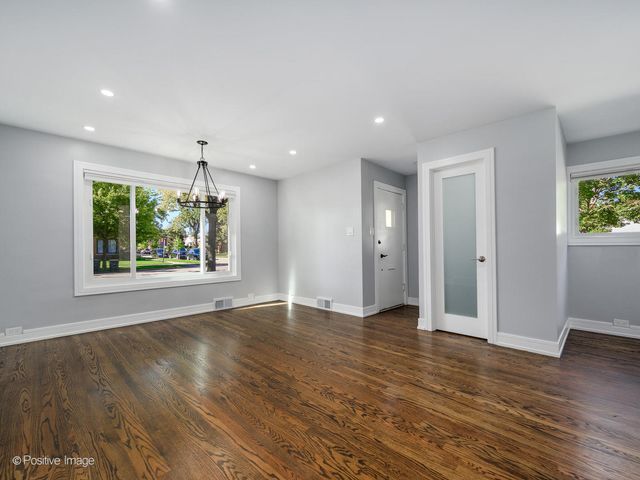 7225 N East Prairie Road, Lincolnwood, IL 60712