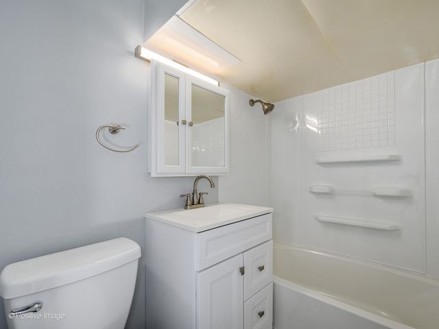 7225 N East Prairie Road, Lincolnwood, IL 60712