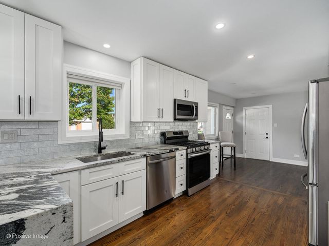 7225 N East Prairie Road, Lincolnwood, IL 60712