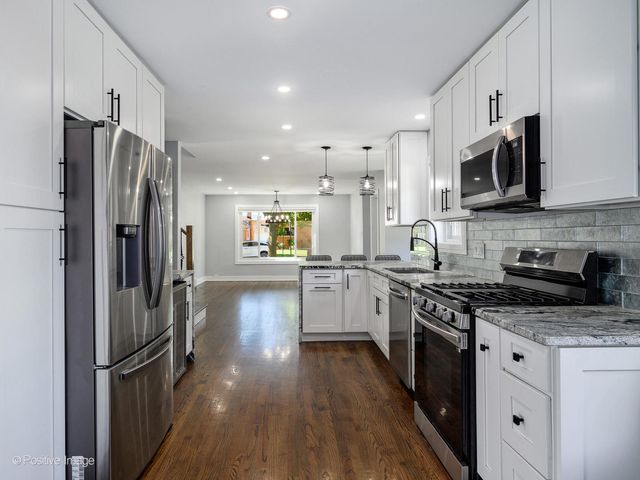 7225 N East Prairie Road, Lincolnwood, IL 60712