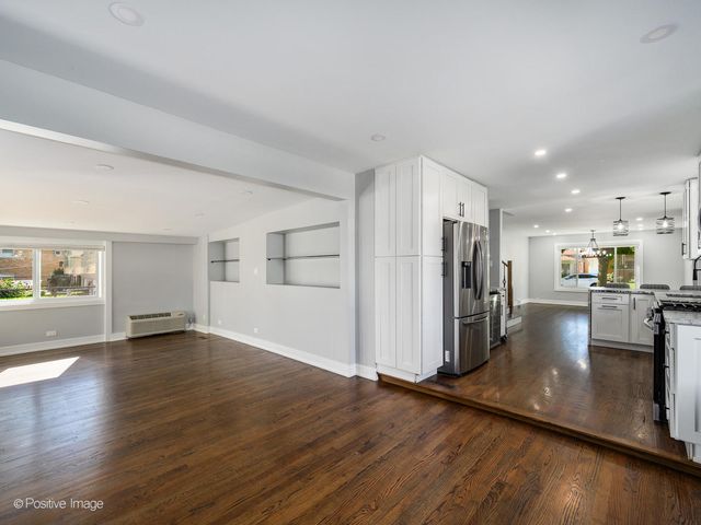 7225 N East Prairie Road, Lincolnwood, IL 60712