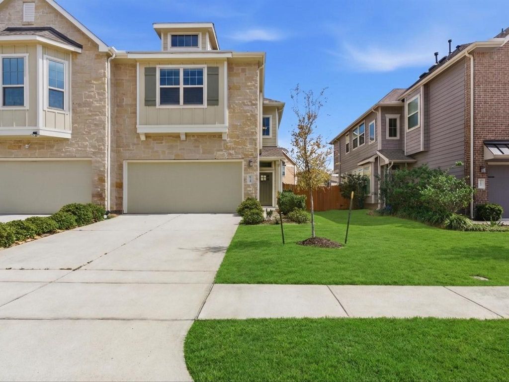 28043 Rocky Heights Drive, Spring, TX 77386