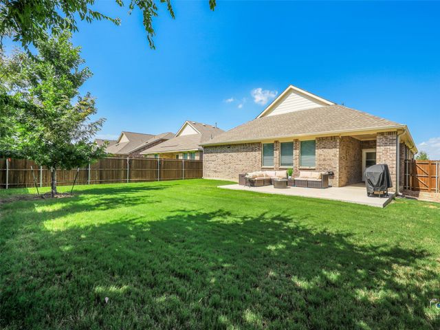 1613 Roadrunner Drive, Little Elm, TX 75068