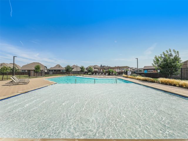 1613 Roadrunner Drive, Little Elm, TX 75068