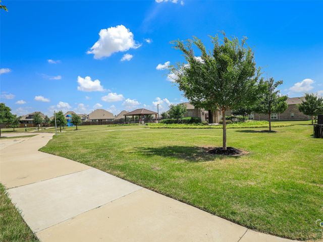 1613 Roadrunner Drive, Little Elm, TX 75068