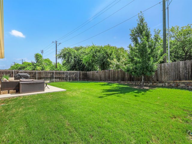1613 Roadrunner Drive, Little Elm, TX 75068