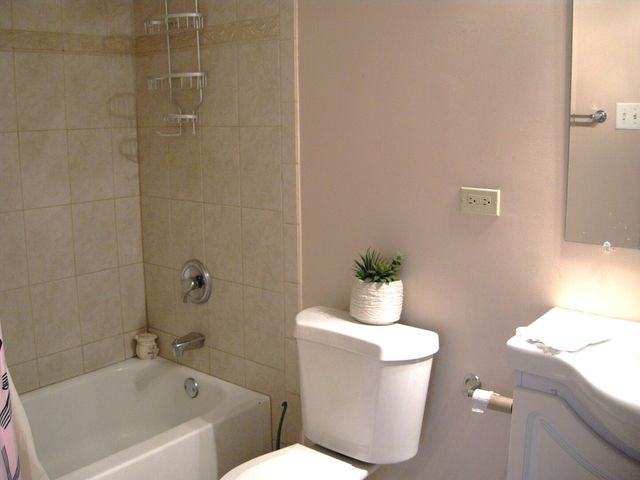 670 Marilyn Avenue 208, Glendale Heights, IL 60139