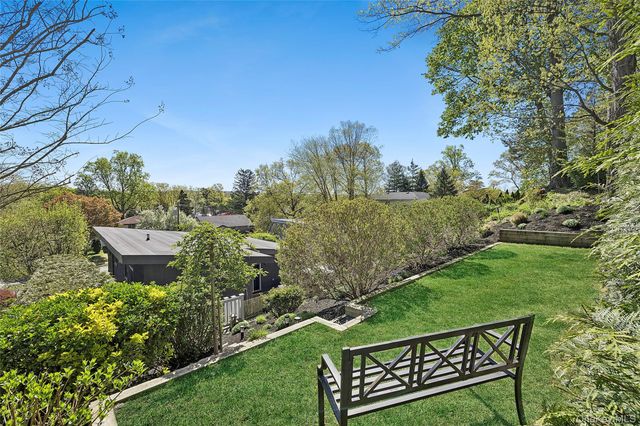 148 Cow Neck Road, Port Washington, NY 11050