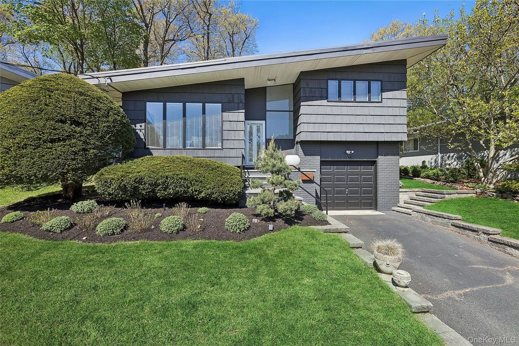 148 Cow Neck Road, Port Washington, NY 11050