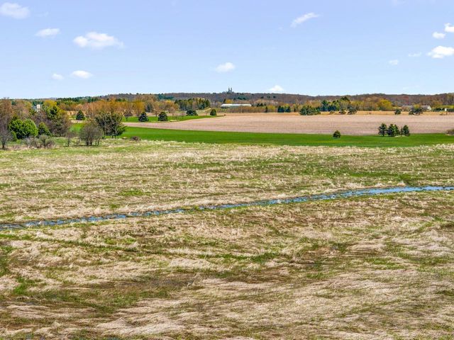 790 Erin ROAD, Hartford, WI 53027