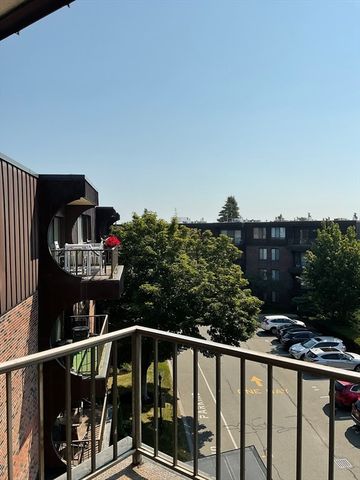 1006 Paradise Rd PH Q, Swampscott, MA 01907