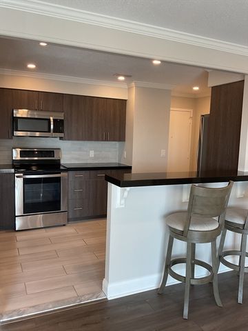 1006 Paradise Rd PH Q, Swampscott, MA 01907