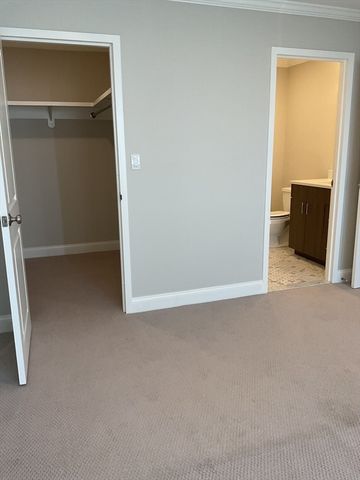 1006 Paradise Rd PH Q, Swampscott, MA 01907