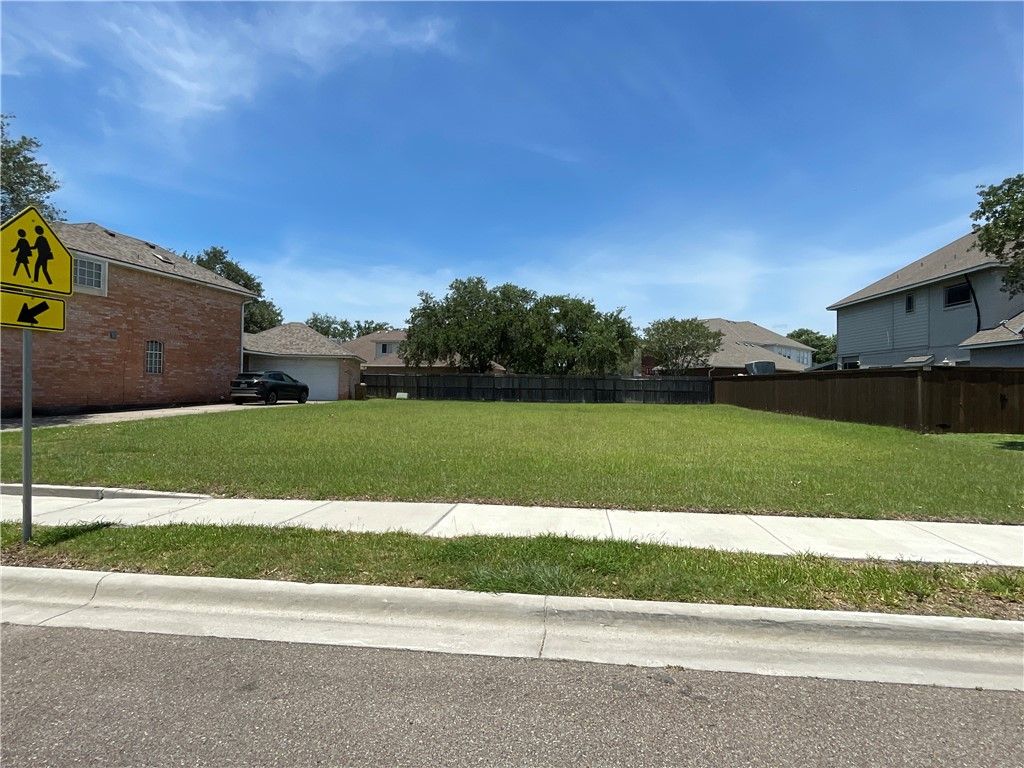 6249 Strasbourg Dr, Corpus Christi, TX 78414 — exterior