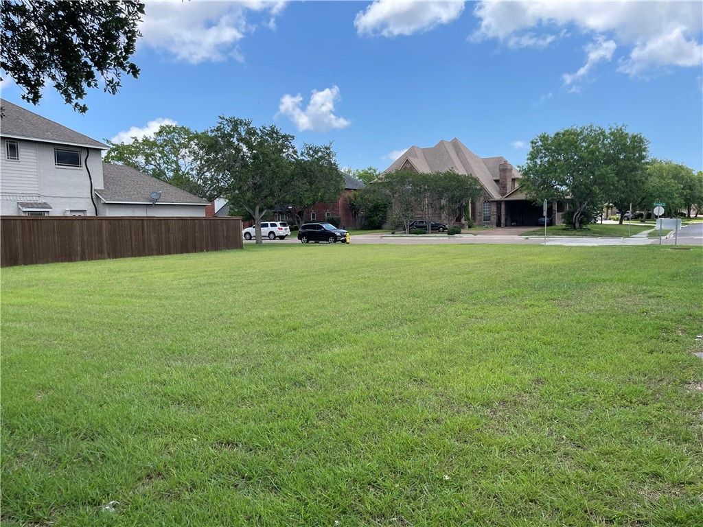 6249 Strasbourg Dr, Corpus Christi, TX 78414 — photo 3